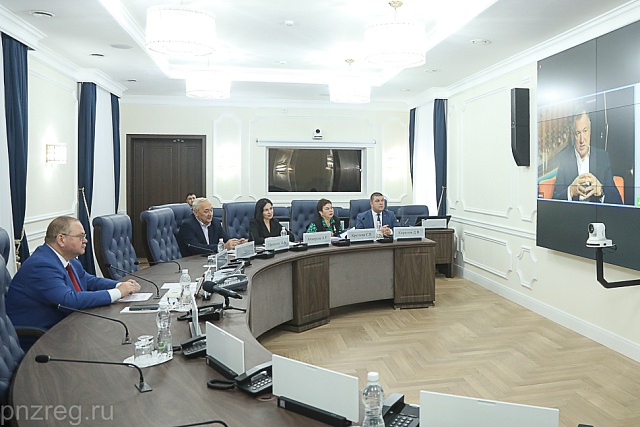 Oleg Melnichenko Takes Part in "100 Questions About the Future of Russia" Discussion