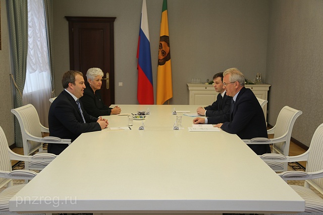 Governor holds talks with Kazan Oil Extraction Plant Director-General Governor holds talks with Kazan Oil Extraction Plant Director-General