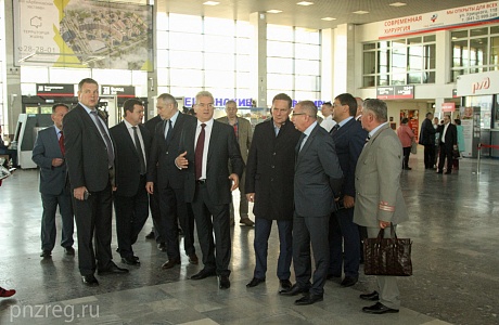 Governor assesses railway facilities on the eve of FIFA World Cup