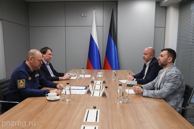 Oleg Melnichenko and Denis Pushilin Discuss Strengthening Cooperation Between Regions