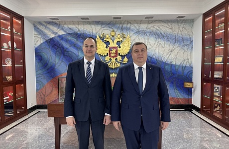Sergei Fedotov Briefs Sergei Kramintsev on Results of Penza Delegation's Work in China