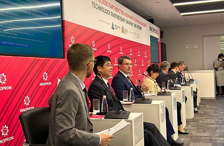 Almaz Khakimov Presents Penza Cooperation with China at "Innoprom" Almaz Khakimov Presents Penza Cooperation with China at "Innoprom"