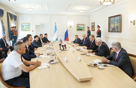 Oleg Melnichenko and Erkinjon Turdimov Discuss Cooperation Between Penza and Samarkand 
