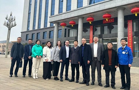 Penza Industrialists Study Machine Tool Industry Development in China