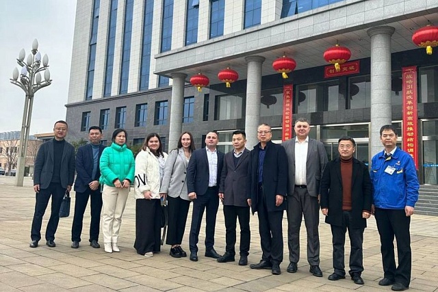 Penza Industrialists Study Machine Tool Industry Development in China