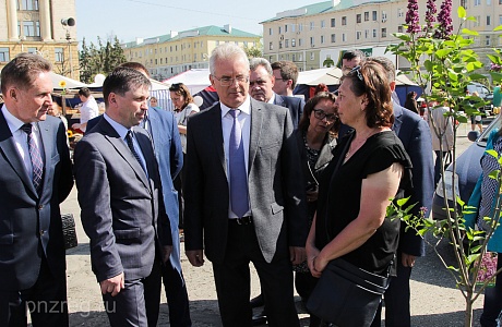 Governor visits Agricultural Festival “Successful Gardening Season” Governor visits Agricultural Festival “Successful Gardening Season”