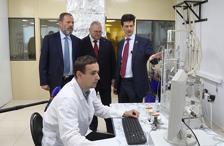 Igor Komarov Inspects Production of New Medical Devices at Penza's "MedInzh" Igor Komarov Inspects Production of New Medical Devices at Penza's "MedInzh"
