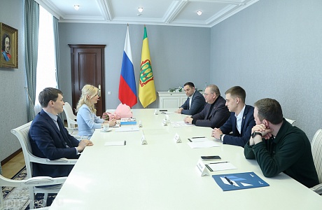 Governor Discuses Issues of Youth Protection with Yekaterina Mizulina
