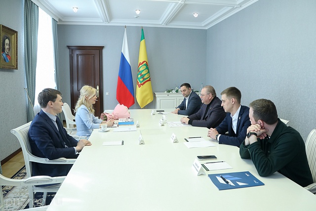 Governor Discuses Issues of Youth Protection with Yekaterina Mizulina