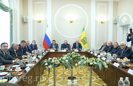 Oleg Melnichenko Informs Senators About Industrial Enterprises and Construction Companies