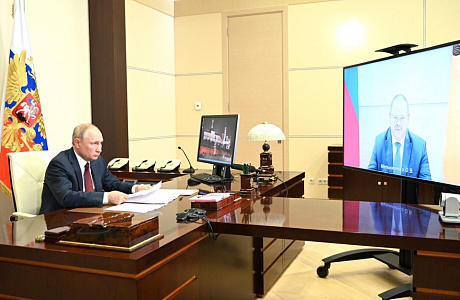 Vladimir Putin Holds Working Meeting with Acting Governor Oleg Melnichenko Vladimir Putin Holds Working Meeting with Acting Governor Oleg Melnichenko