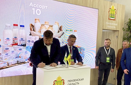Roman Kalentyev Signs Agreement on Cooperation in Agro-Industrial Complex