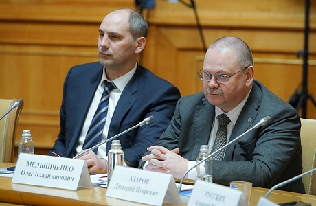 Oleg Melnichenko Speaks at Meeting with Plenipotentiary Representative in VFD 